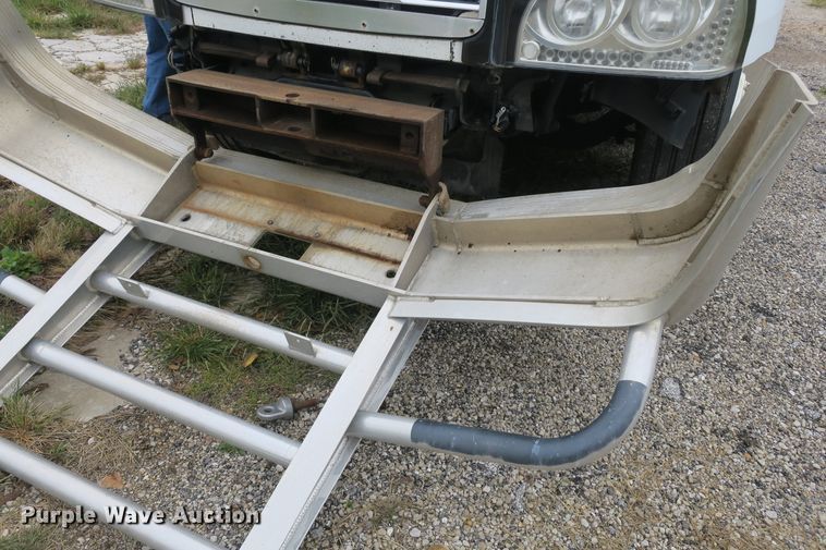 image for item DB10179 2002 Freightliner Century Class ST semi truck