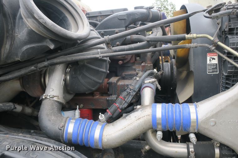 image for item DB10179 2002 Freightliner Century Class ST semi truck