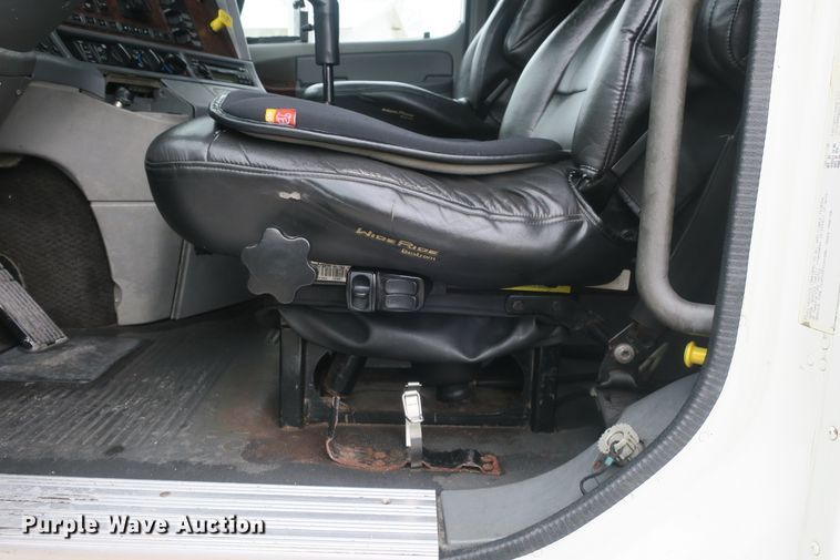 image for item DB10179 2002 Freightliner Century Class ST semi truck