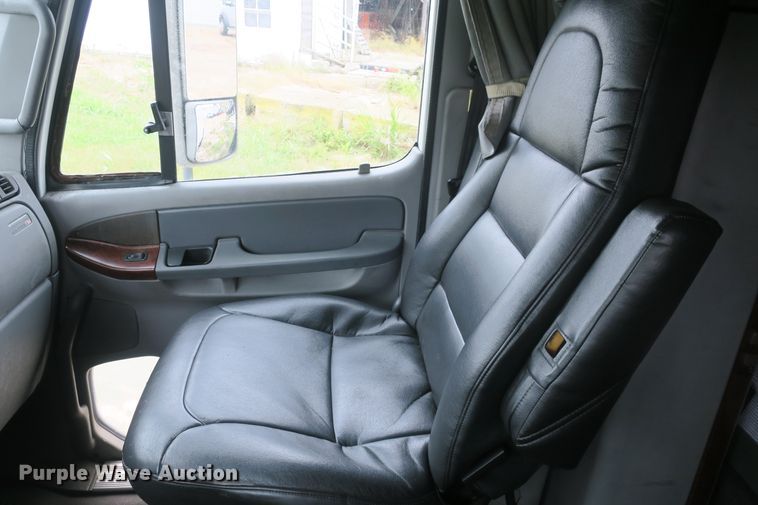 image for item DB10179 2002 Freightliner Century Class ST semi truck