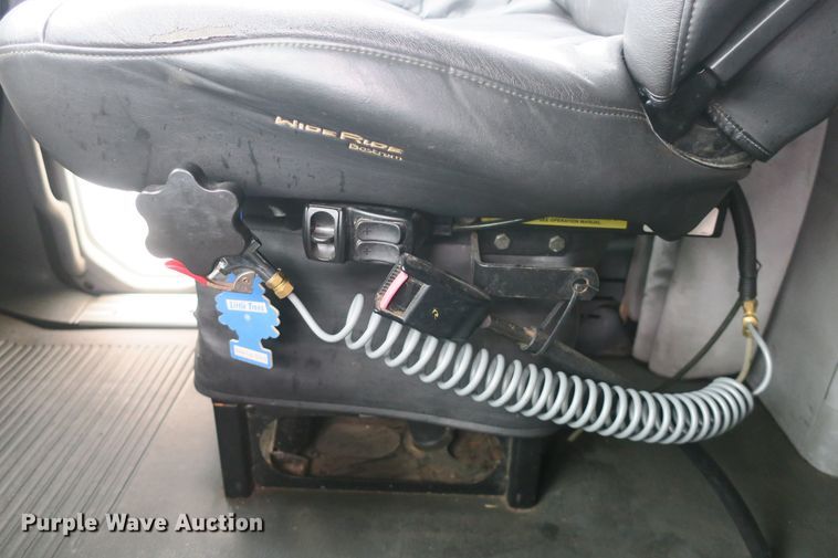 image for item DB10179 2002 Freightliner Century Class ST semi truck