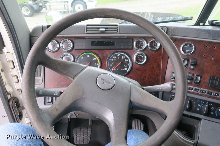 image for item DB10179 2002 Freightliner Century Class ST semi truck