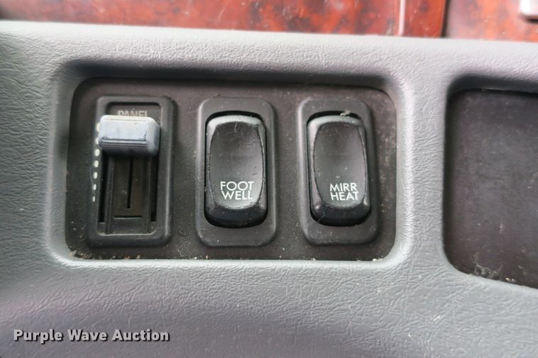 image for item DB10179 2002 Freightliner Century Class ST semi truck