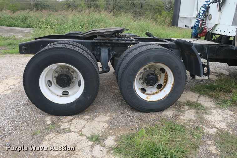 image for item DB10179 2002 Freightliner Century Class ST semi truck