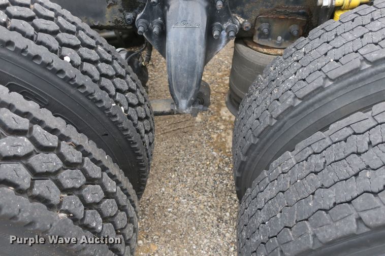 image for item DB10179 2002 Freightliner Century Class ST semi truck