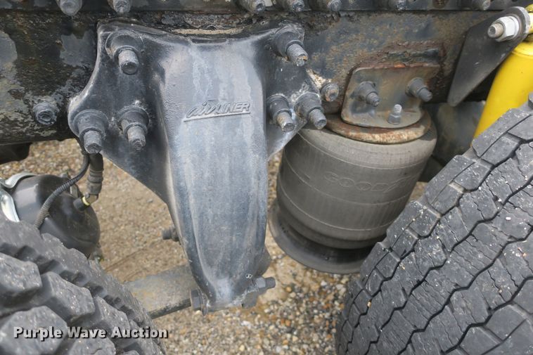 image for item DB10179 2002 Freightliner Century Class ST semi truck