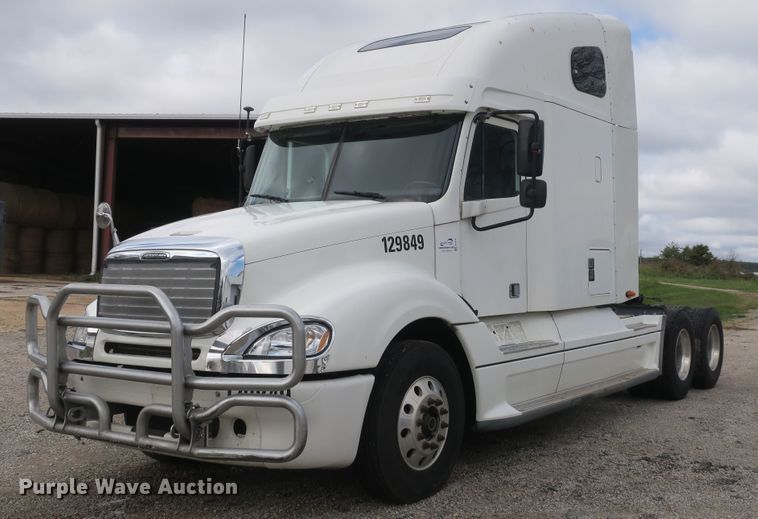 image for item DB10181 2004 Freightliner Columbia semi truck