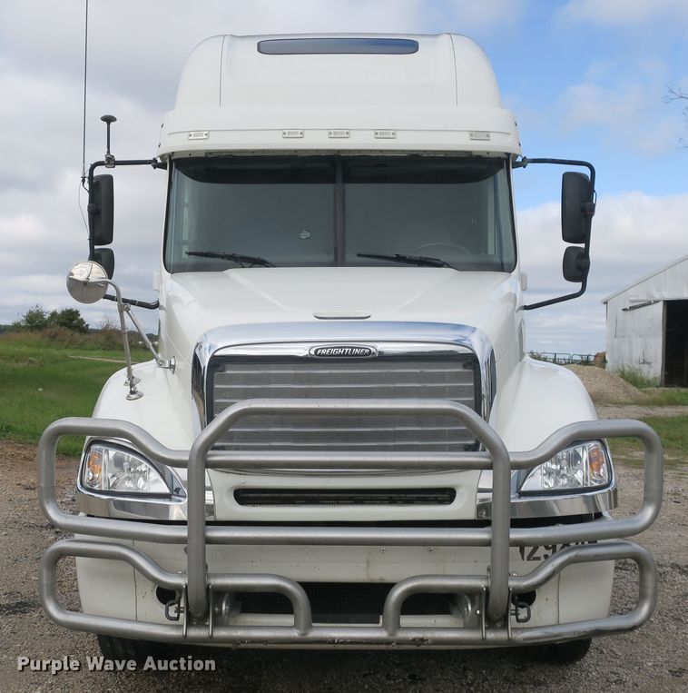 image for item DB10181 2004 Freightliner Columbia semi truck