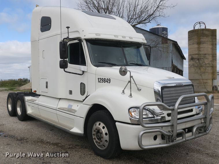 image for item DB10181 2004 Freightliner Columbia semi truck