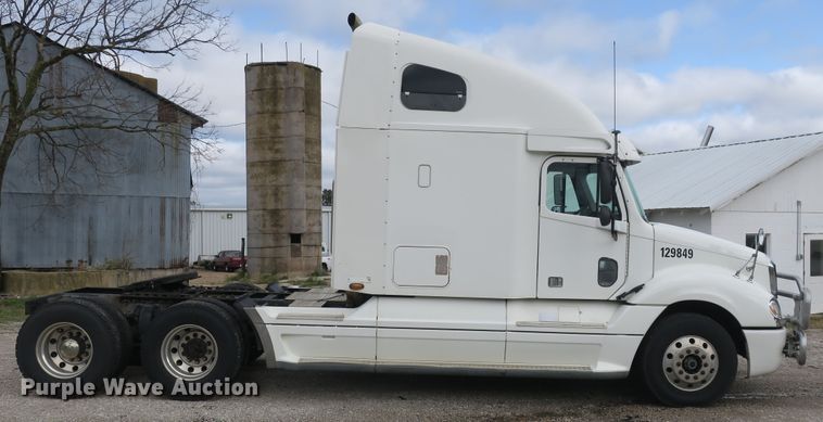 image for item DB10181 2004 Freightliner Columbia semi truck