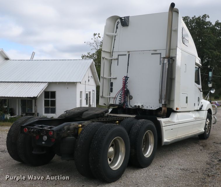 image for item DB10181 2004 Freightliner Columbia semi truck