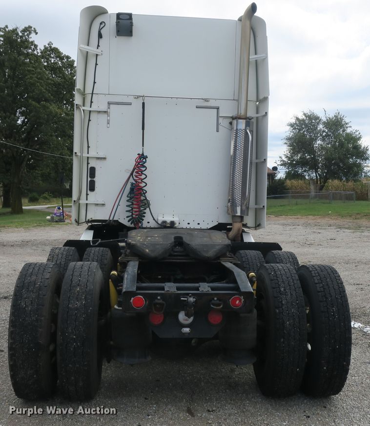 image for item DB10181 2004 Freightliner Columbia semi truck