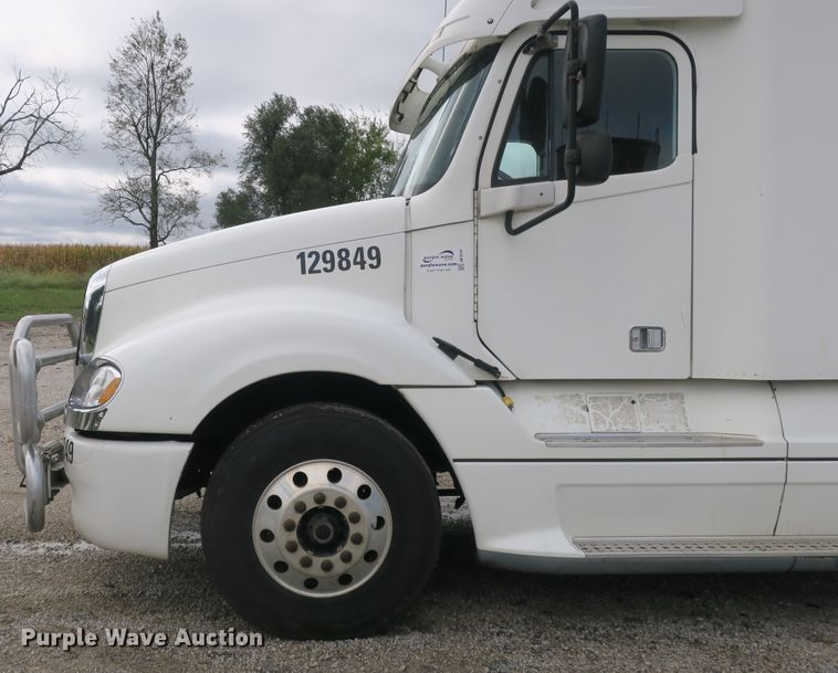 image for item DB10181 2004 Freightliner Columbia semi truck