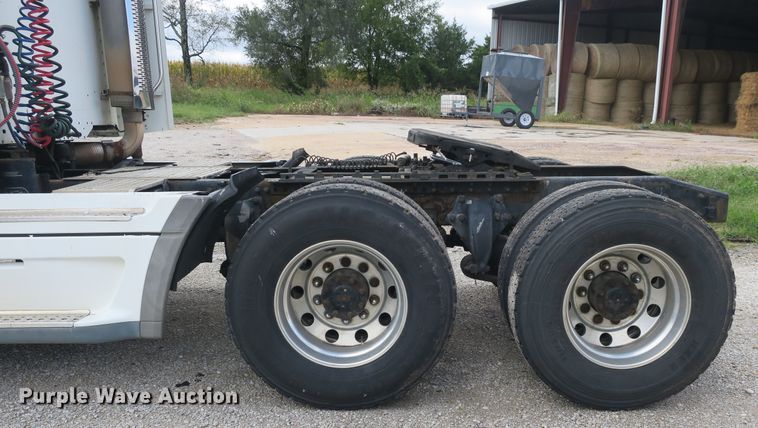 image for item DB10181 2004 Freightliner Columbia semi truck