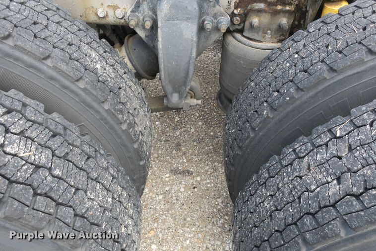 image for item DB10181 2004 Freightliner Columbia semi truck