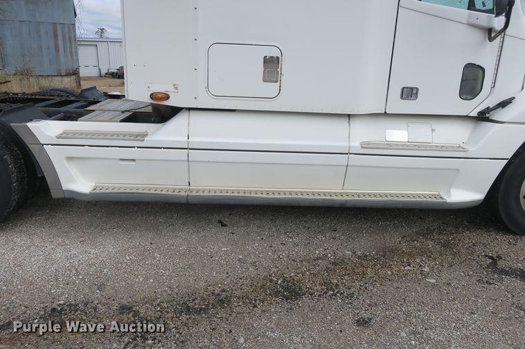 image for item DB10181 2004 Freightliner Columbia semi truck