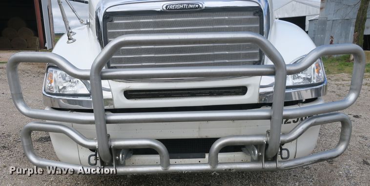 image for item DB10181 2004 Freightliner Columbia semi truck