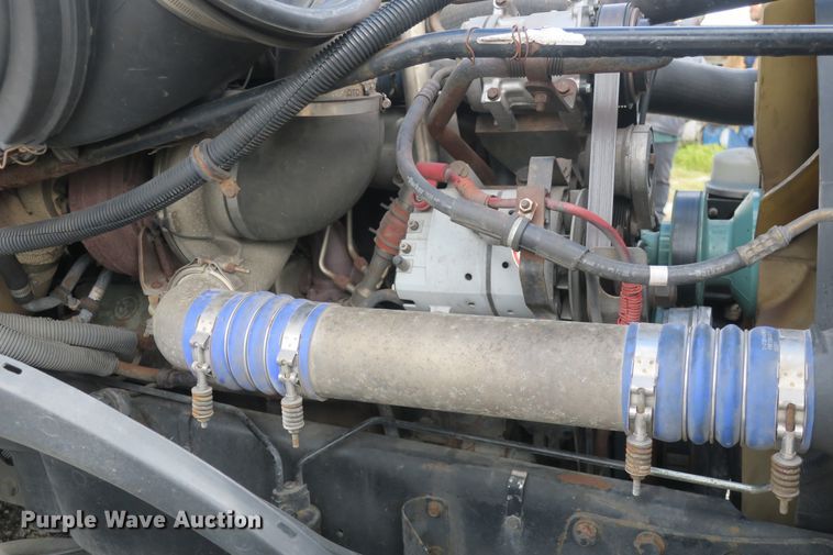 image for item DB10181 2004 Freightliner Columbia semi truck