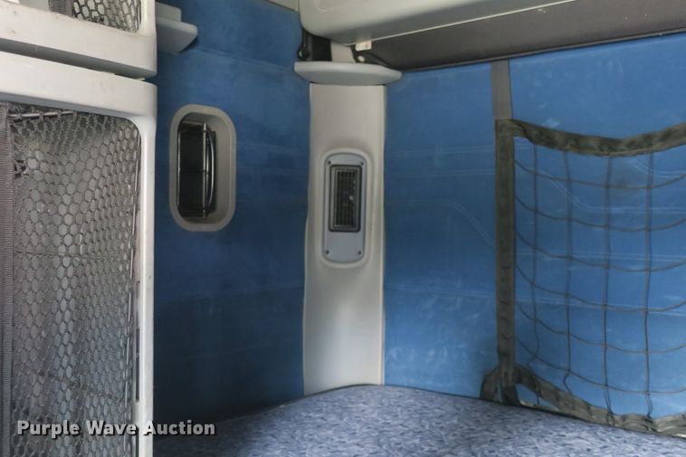 image for item DB10181 2004 Freightliner Columbia semi truck