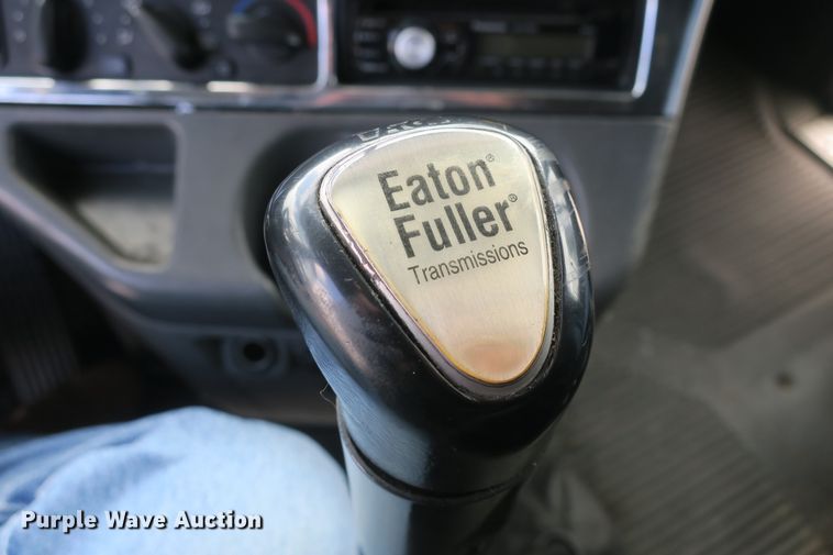 image for item DB10181 2004 Freightliner Columbia semi truck