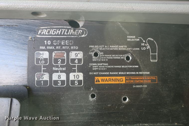 image for item DB10181 2004 Freightliner Columbia semi truck