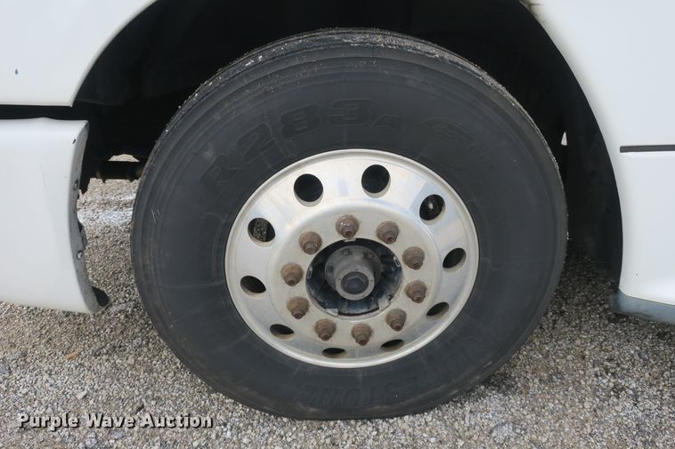 image for item DB10181 2004 Freightliner Columbia semi truck