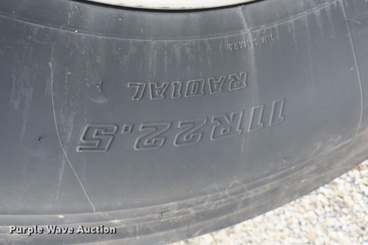 image for item DB10181 2004 Freightliner Columbia semi truck