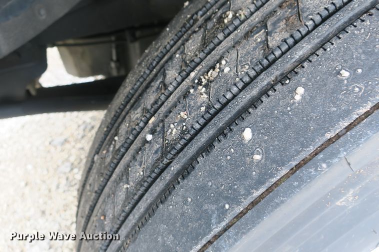 image for item DB10181 2004 Freightliner Columbia semi truck