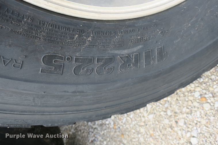 image for item DB10181 2004 Freightliner Columbia semi truck