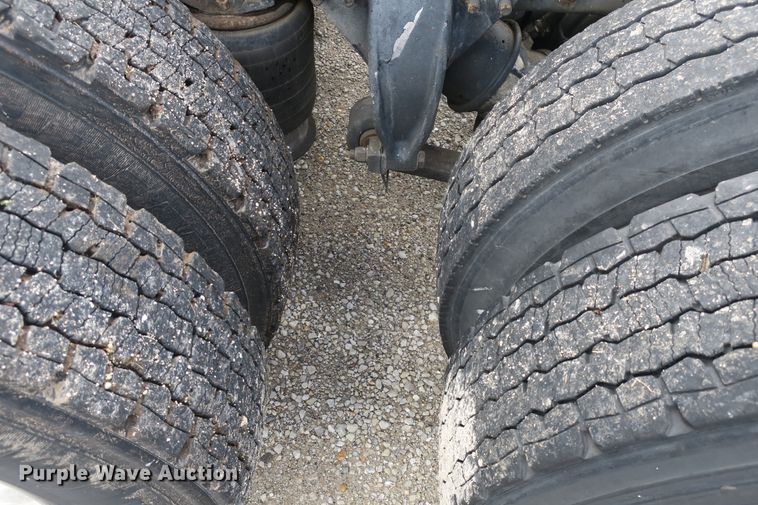 image for item DB10181 2004 Freightliner Columbia semi truck