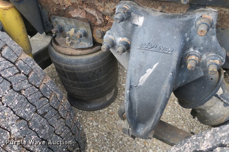 image for item DB10181 2004 Freightliner Columbia semi truck