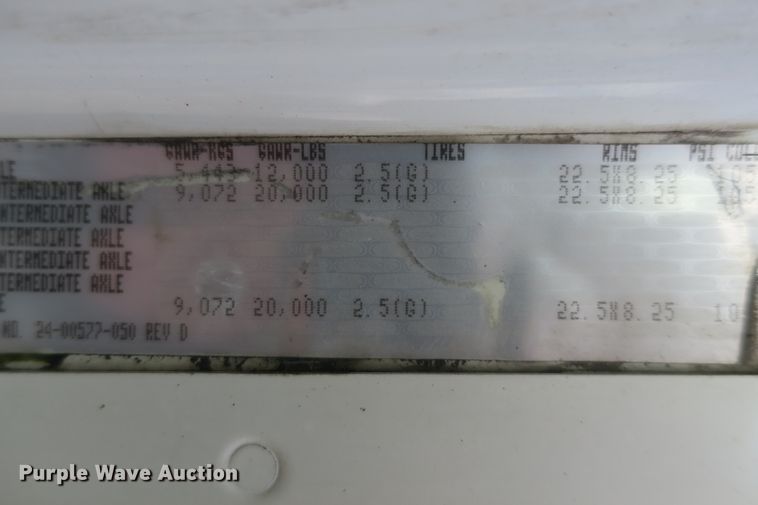 image for item DB10181 2004 Freightliner Columbia semi truck