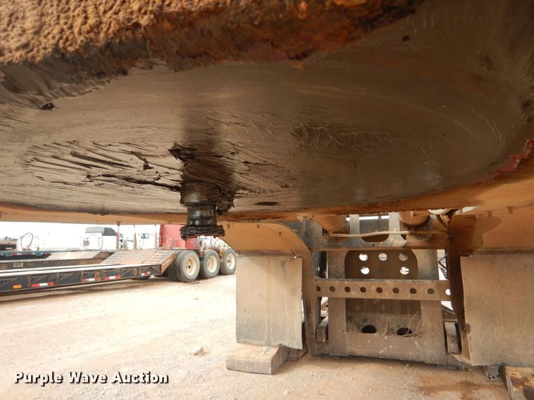 image for item DD4466 2007 Fontaine Magnitude 55L lowboy equipment trailer