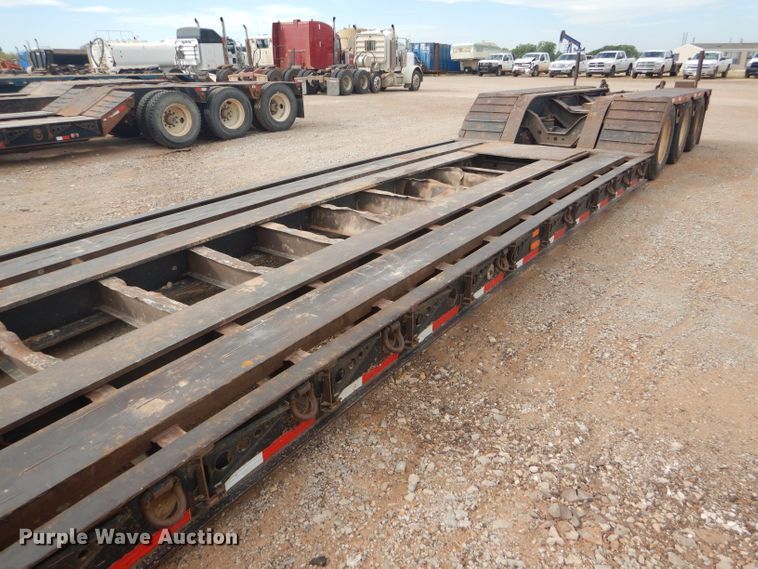 image for item DD4466 2007 Fontaine Magnitude 55L lowboy equipment trailer