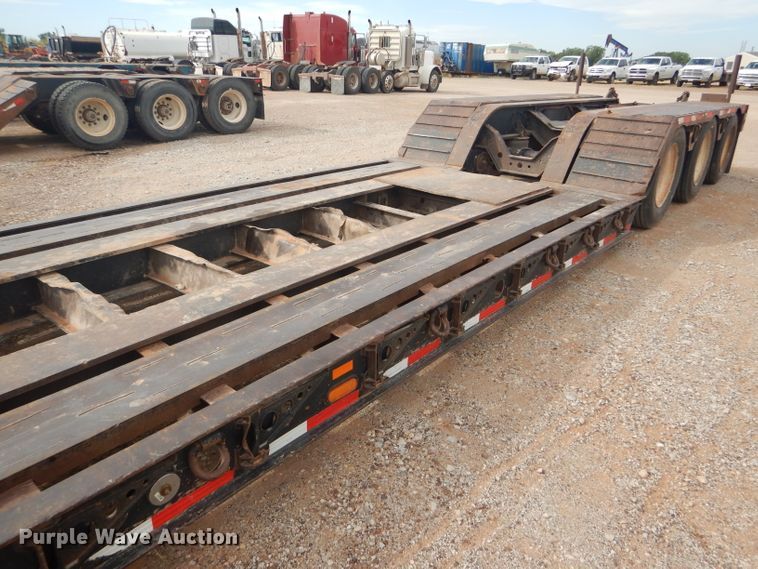 image for item DD4466 2007 Fontaine Magnitude 55L lowboy equipment trailer