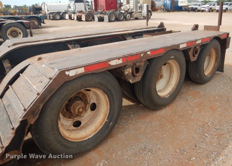 image for item DD4466 2007 Fontaine Magnitude 55L lowboy equipment trailer