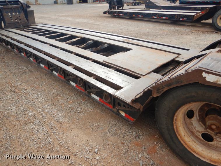image for item DD4466 2007 Fontaine Magnitude 55L lowboy equipment trailer