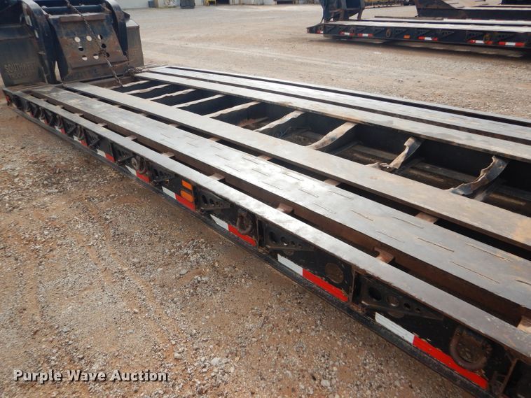 image for item DD4466 2007 Fontaine Magnitude 55L lowboy equipment trailer