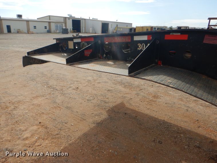 image for item DD4466 2007 Fontaine Magnitude 55L lowboy equipment trailer