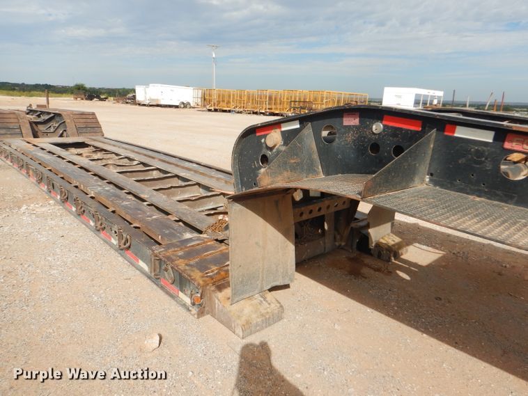 image for item DD4466 2007 Fontaine Magnitude 55L lowboy equipment trailer