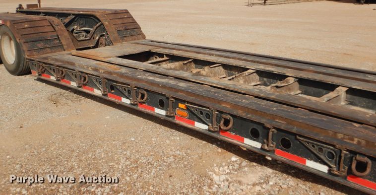 image for item DD4466 2007 Fontaine Magnitude 55L lowboy equipment trailer