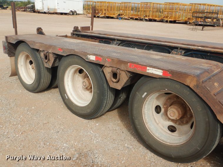 image for item DD4466 2007 Fontaine Magnitude 55L lowboy equipment trailer