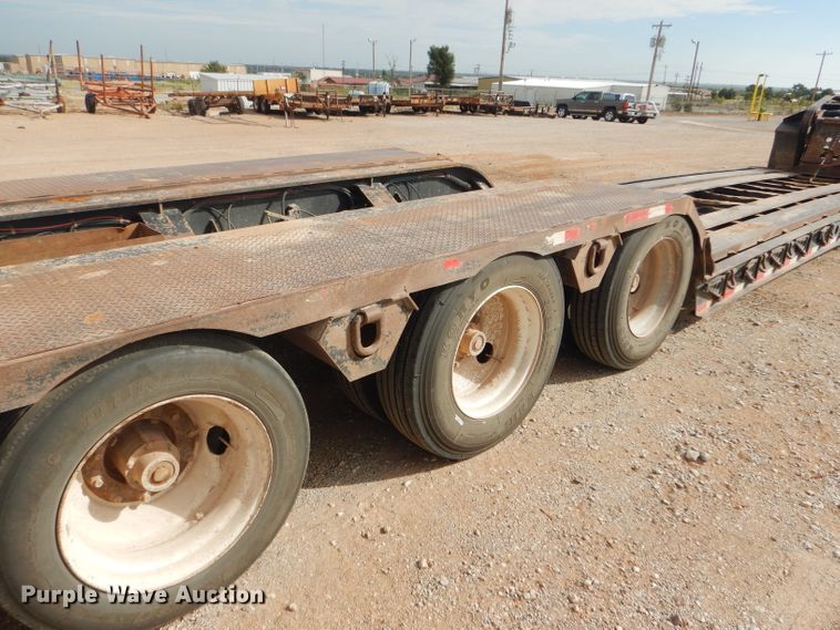 image for item DD4466 2007 Fontaine Magnitude 55L lowboy equipment trailer
