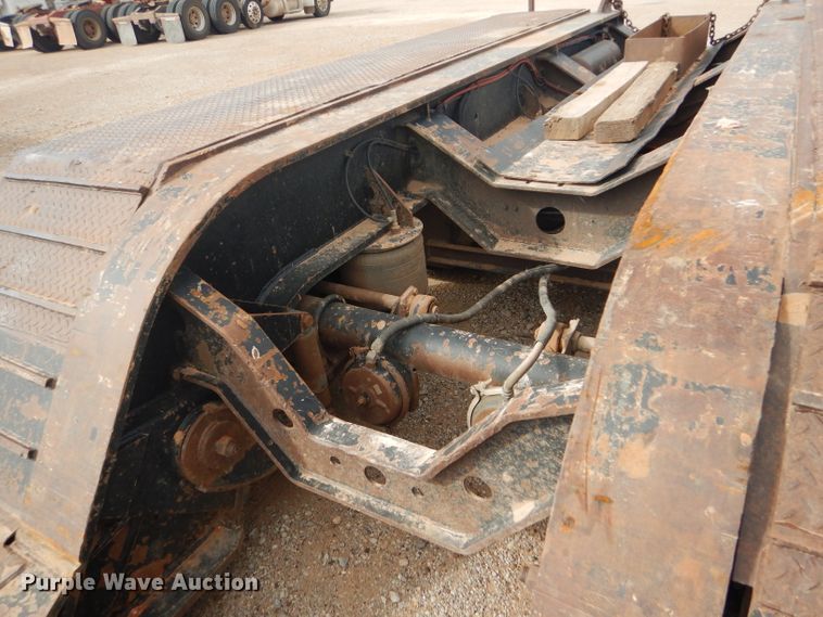 image for item DD4466 2007 Fontaine Magnitude 55L lowboy equipment trailer