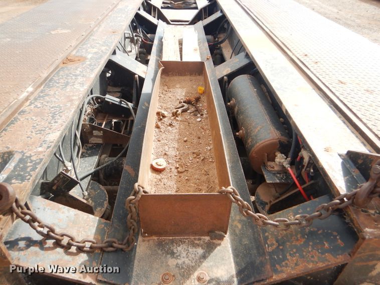 image for item DD4466 2007 Fontaine Magnitude 55L lowboy equipment trailer