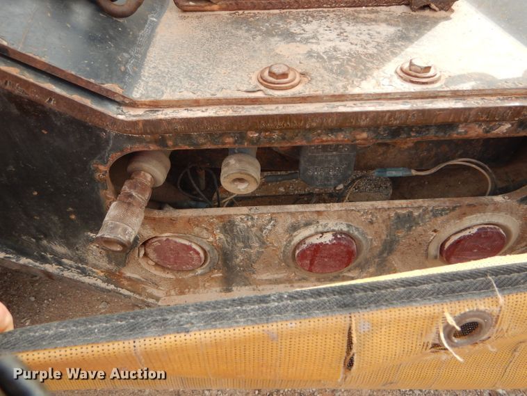 image for item DD4466 2007 Fontaine Magnitude 55L lowboy equipment trailer