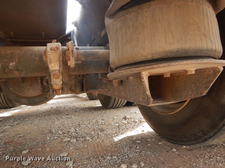 image for item DD4466 2007 Fontaine Magnitude 55L lowboy equipment trailer