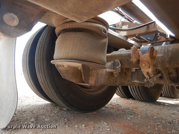 image for item DD4466 2007 Fontaine Magnitude 55L lowboy equipment trailer