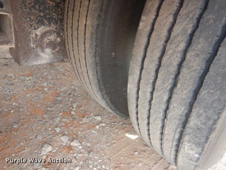 image for item DD4466 2007 Fontaine Magnitude 55L lowboy equipment trailer