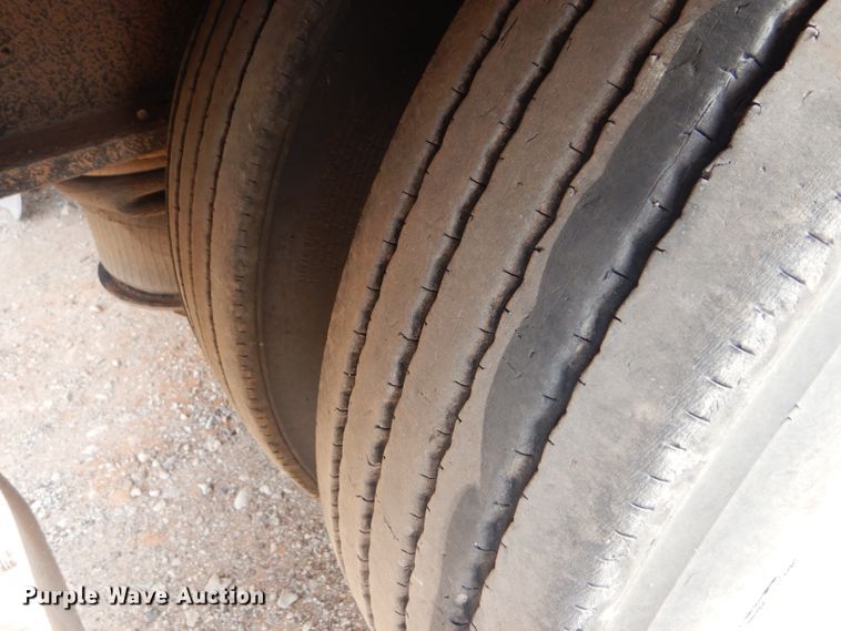 image for item DD4466 2007 Fontaine Magnitude 55L lowboy equipment trailer